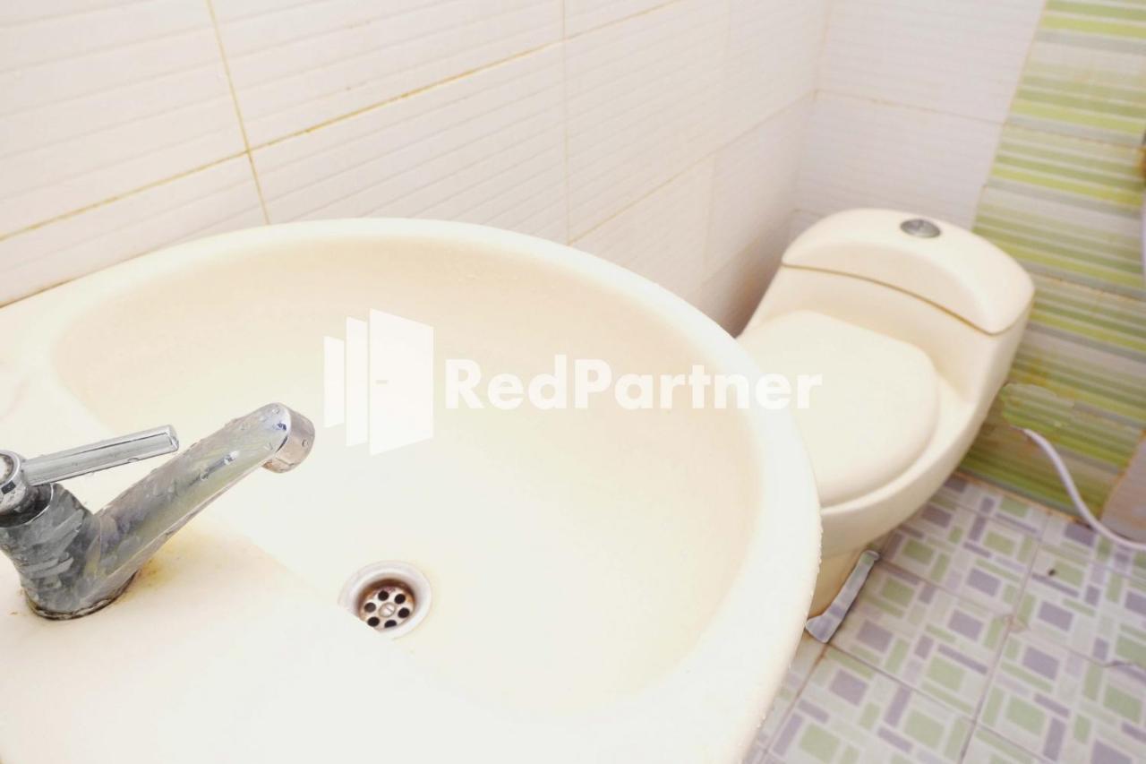 Hotel Permata Makassar Mitra Reddoorz Balangberu Экстерьер фото