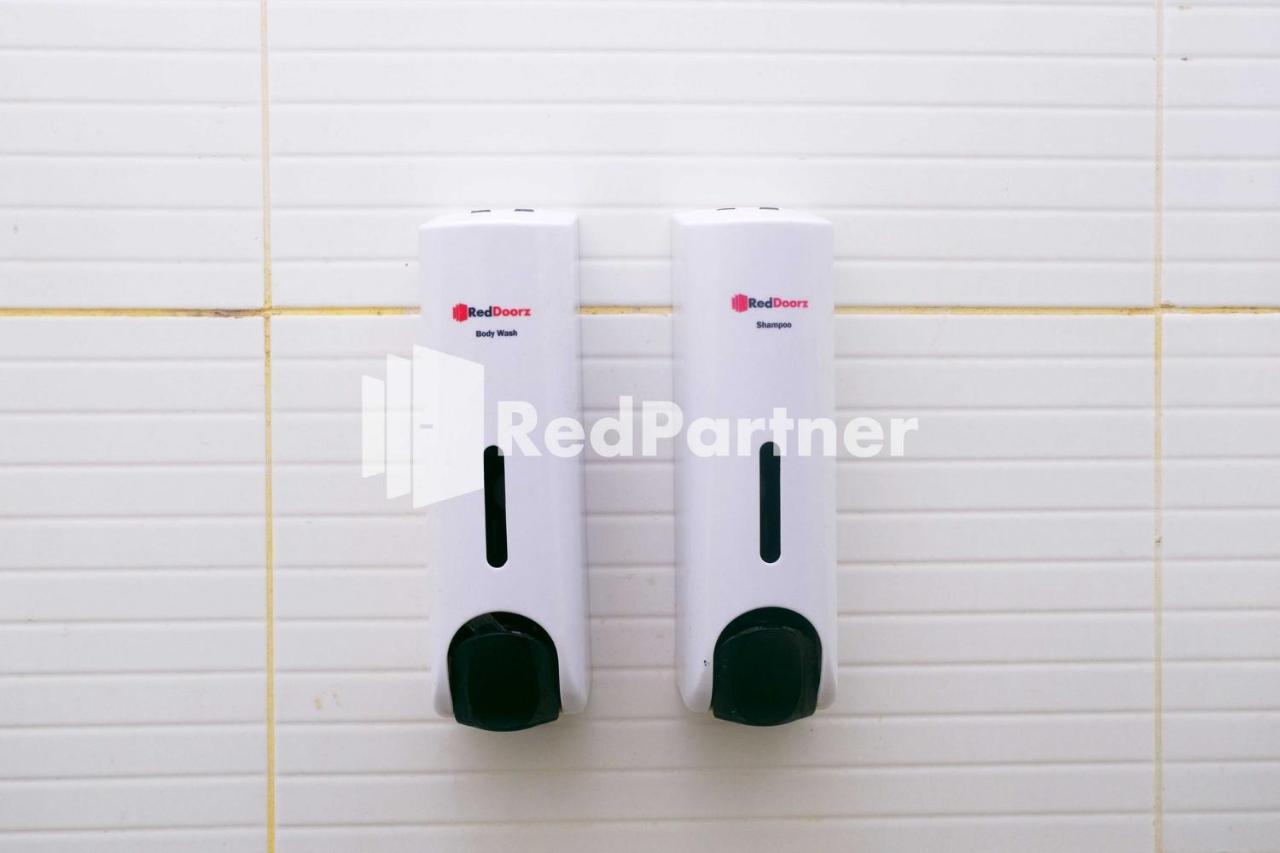 Hotel Permata Makassar Mitra Reddoorz Balangberu Экстерьер фото